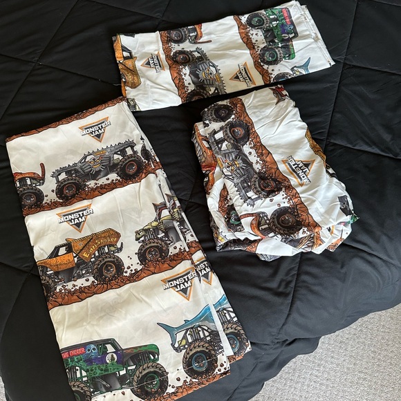 Monster Jam bedsheets. Queen size set - Picture 3 of 4